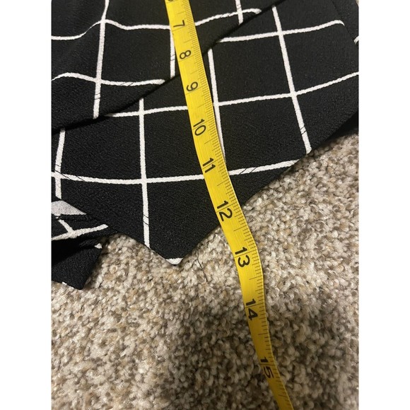 SHEIN Two Piece Women’s Shorts And Halter Top Set. Size Medium. Black & White - Picture 7 of 7